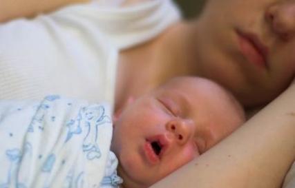 Что делать маме, чтобы кормить малыша правильно: увеличить жирность грудного молока или повысить качество лактации?